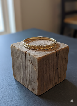 Trifari gold-tone Leaf motif bangle Bracelet 210012